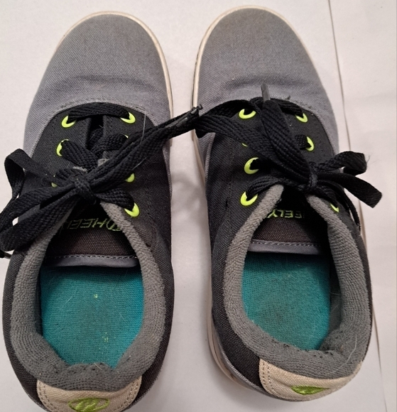 Heelys Launch Canvas Sneaker/Skates   Youth Size 3 - Picture 4 of 11